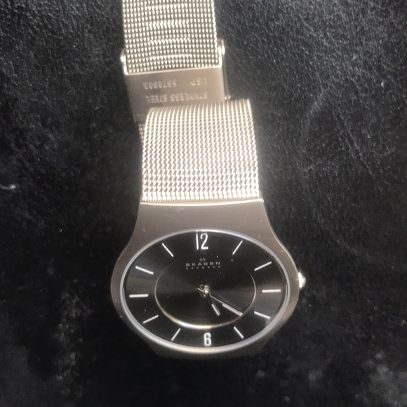 Skagen skinny wrist watch. IN PERFECT CONDITION!! - Picture 3 of 3
